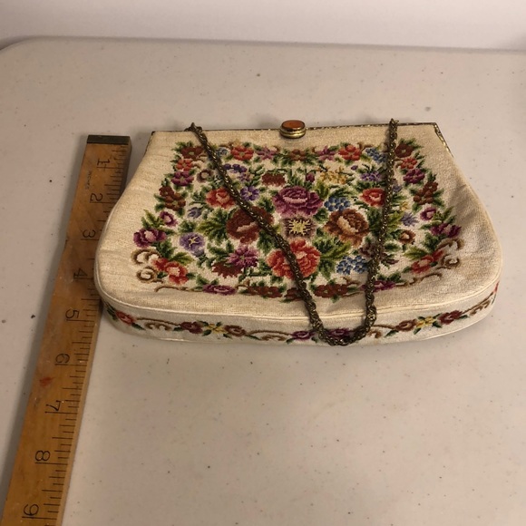 Vintage 50’s Petit Point Floral Needlepoint Purse with Jeweled Clasp & Chain - Picture 6 of 15